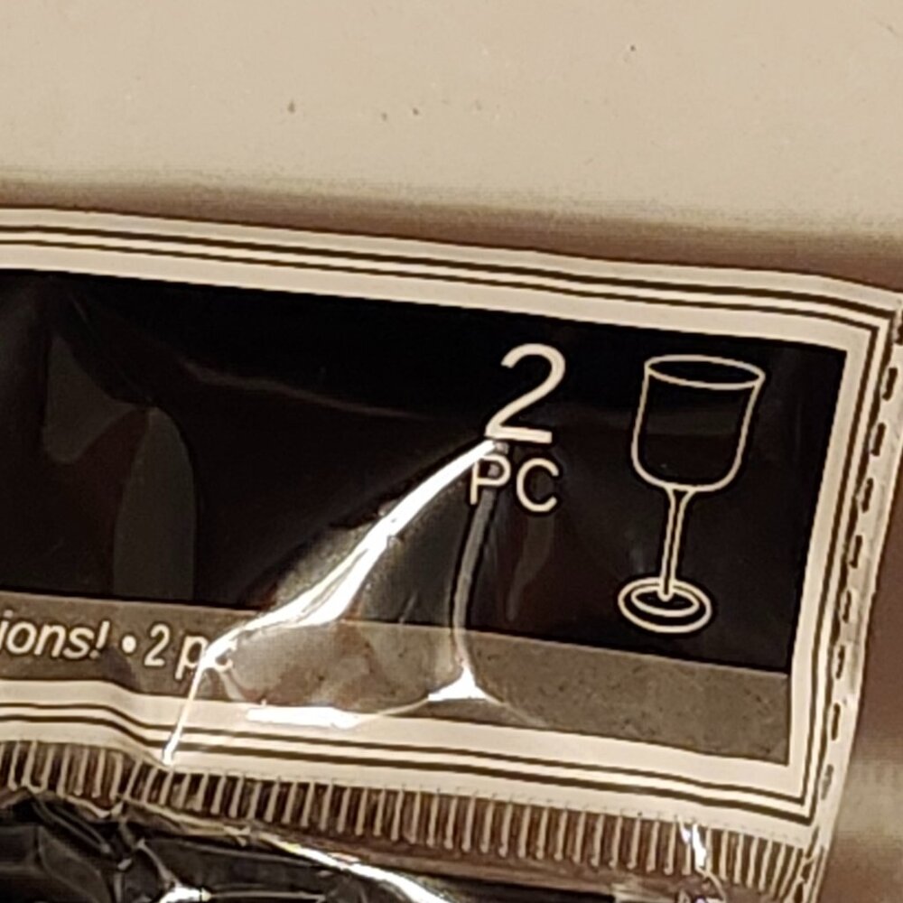 2 PC Plastic Champagne Wine Glasses Plastic Reusable BNIP